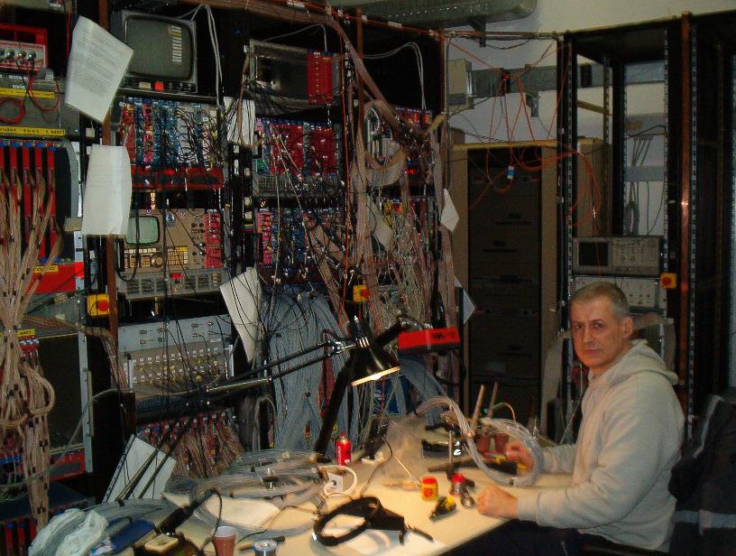 Fase di cablatura Sala Controllo DAFNE presso INFN