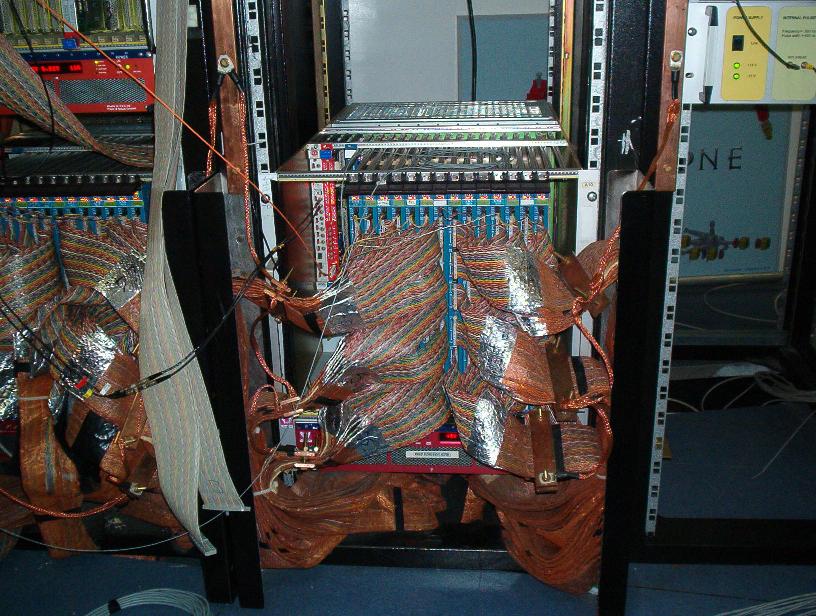 Fase di cablatura Sala Controllo DAFNE presso INFN